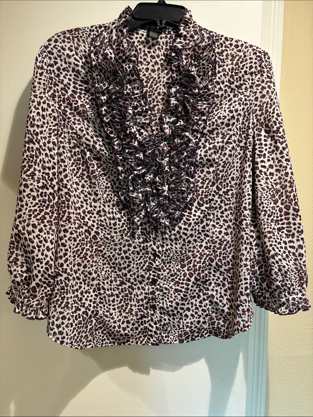 Spense Pink and Brown Leopard Ruffle V‑Neck Blouse